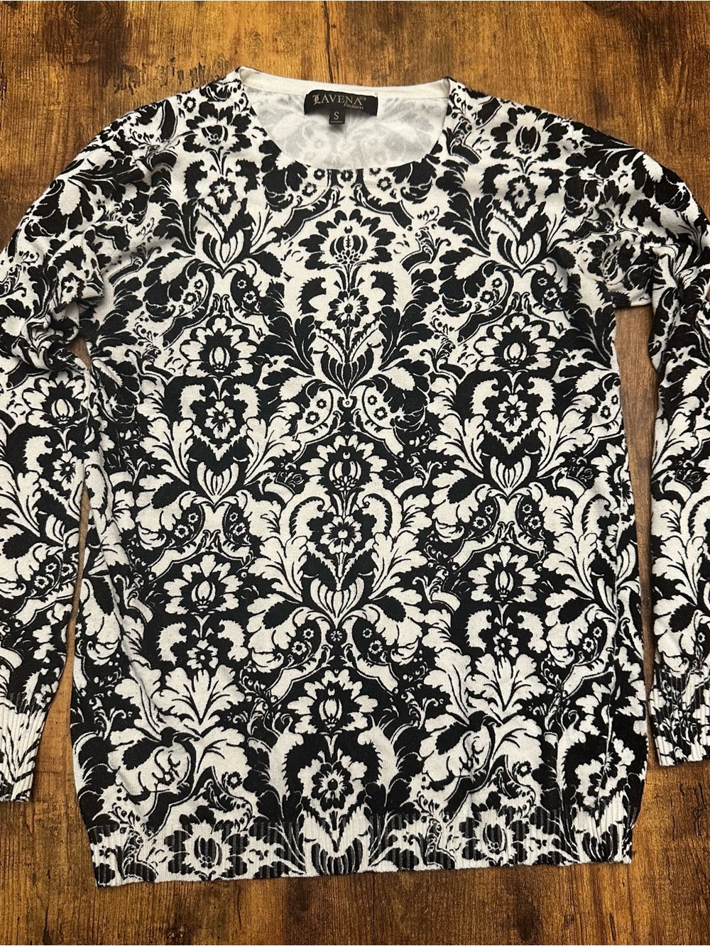 Lavena Fasion Black & White Damask Crewneck Sweater